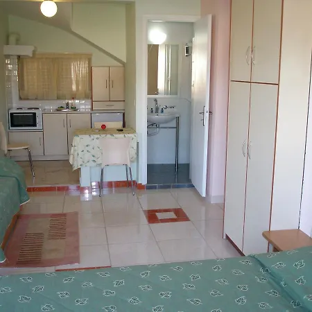 Alonia & Maisonettes Apartman Toló