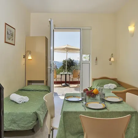 Alonia & Maisonettes Apartment *